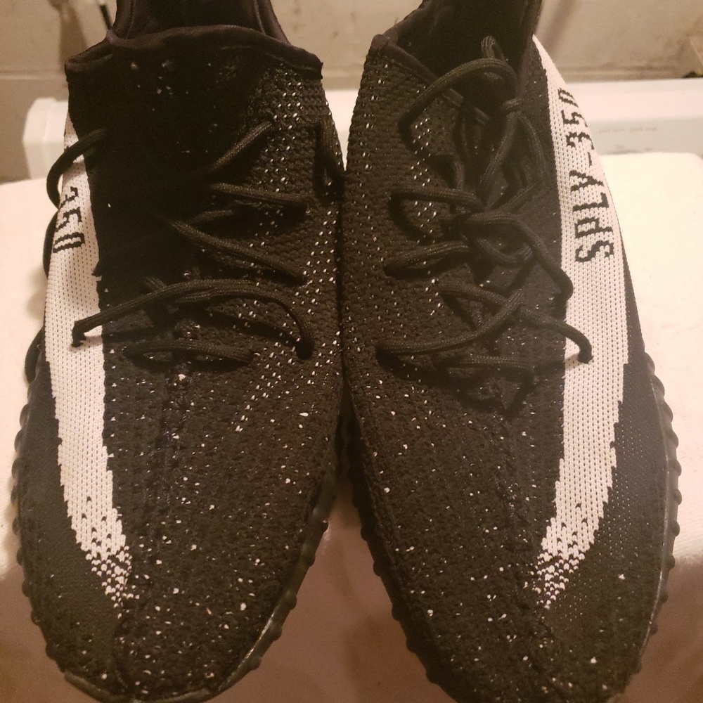 Athletic shoes